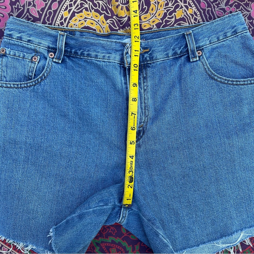 Levi's 550 Relaxed Shorts Blue High-Waist Cutoff Denim Jean Shorts | Size 14 - Picture 11 of 13
